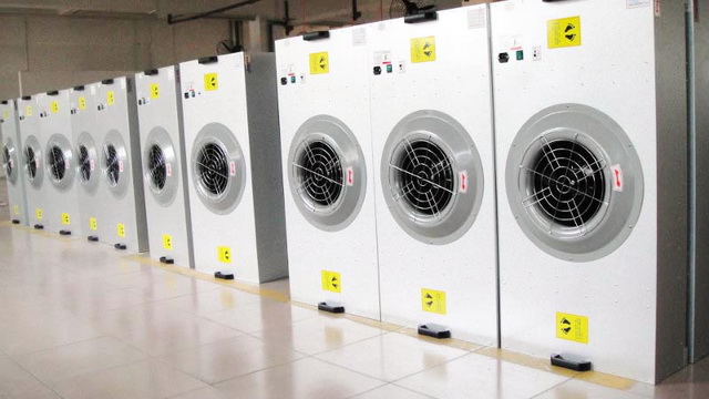 直流FFU風(fēng)機過濾器機組具有調(diào)節(jié)FFU風(fēng)速,實際電流LED顯示,故障報警,過載保護功能.